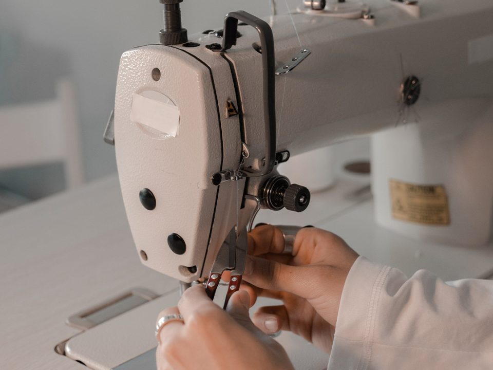 service de couture et réparation - Sewing and repair service